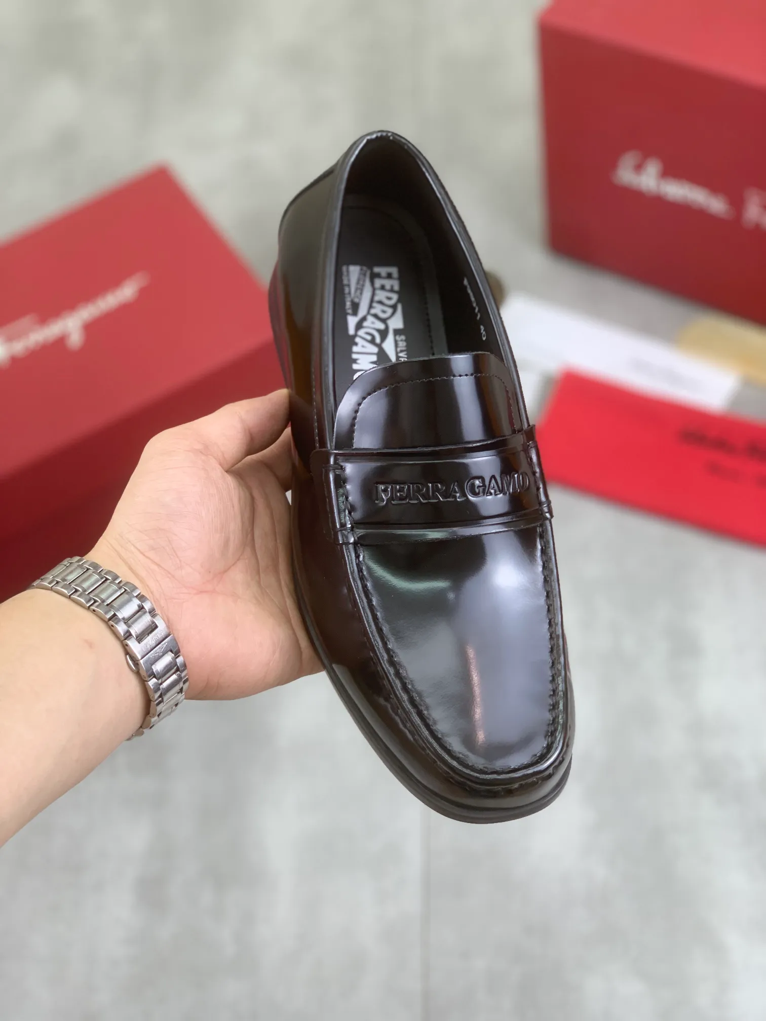 Men's Men's Shoes 💰P460💰[New Style] Water-dyed Niuli 🆘[Salvatore Ferragamo] Ferragamo's latest casual business leather shoes for men! Available at counters simultaneously! The fabric is made of specially imported original calfskin, and the interior is made of imported water-dyed cowhide. It is absolutely luxurious and leads the fashion trend. Matching code: 38-45; 3⃣️ colors available